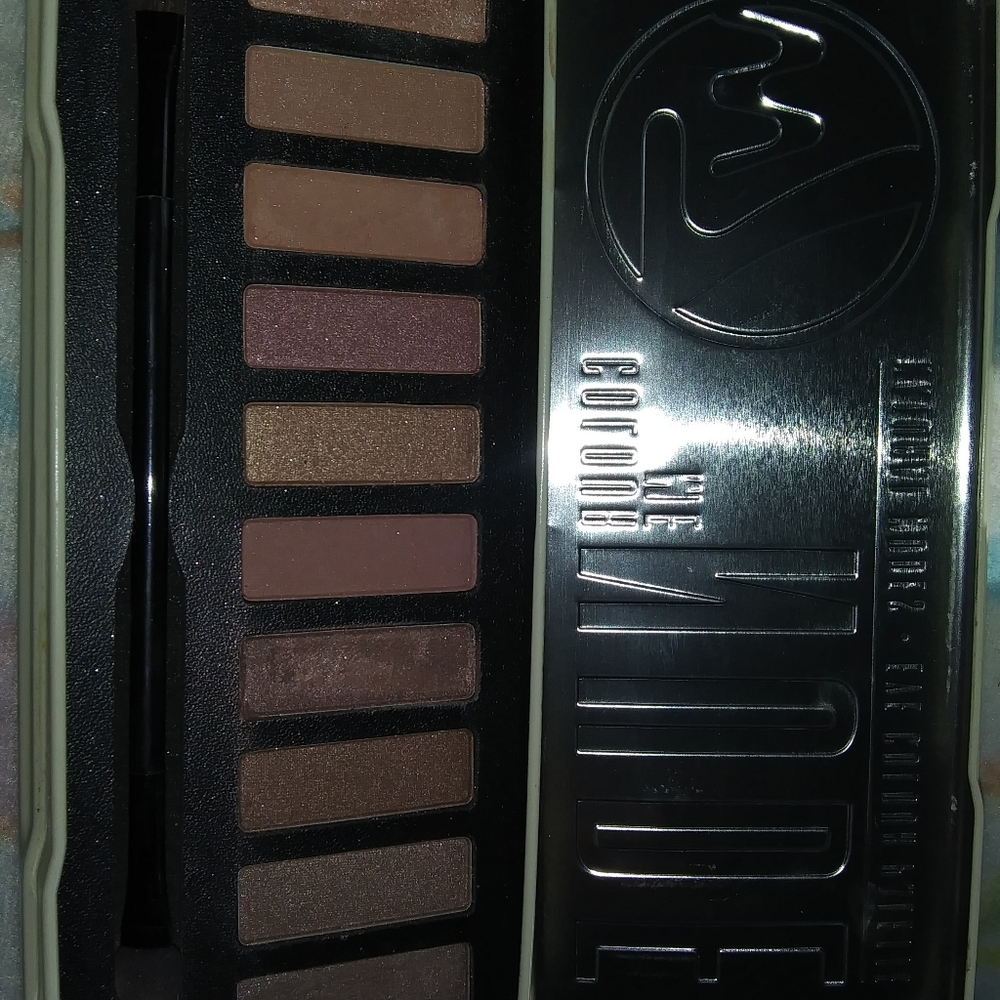 Eyeshadow - Picture 2 of 2